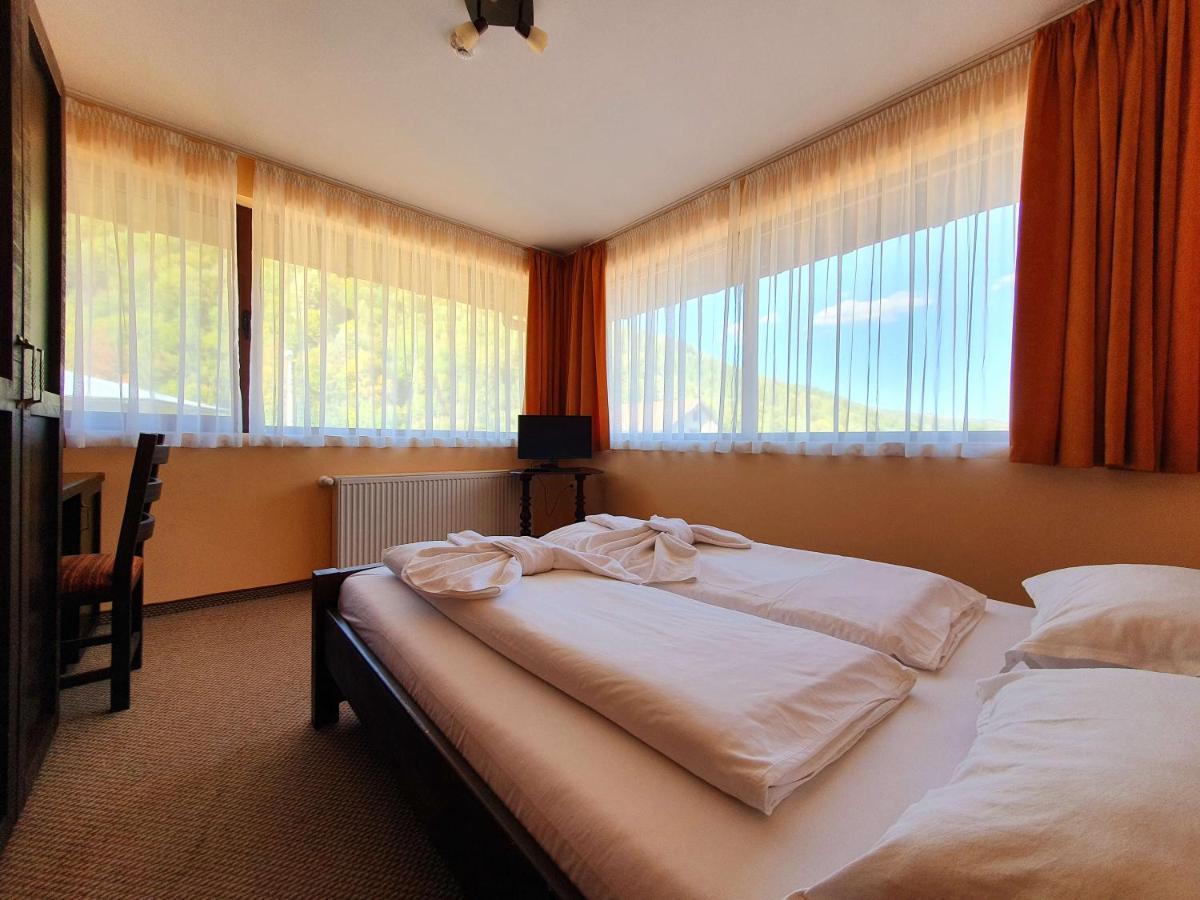 Family Hotel Chiflik Hills エクステリア 写真