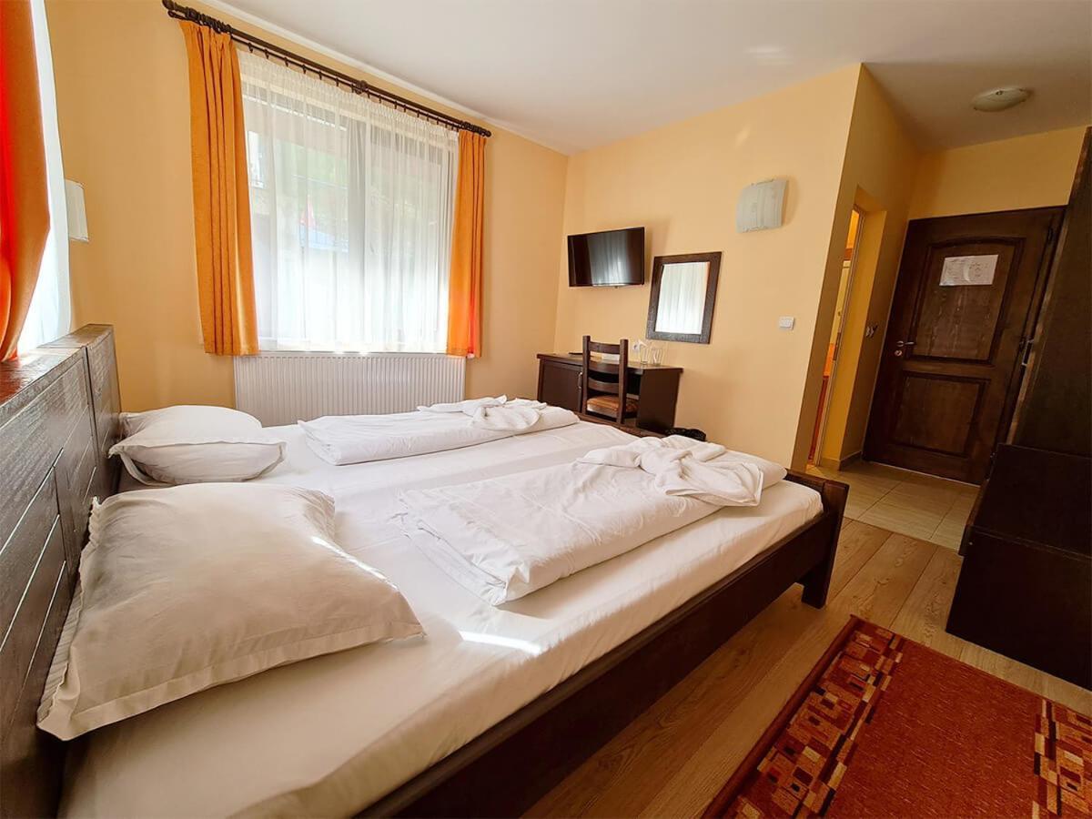 Family Hotel Chiflik Hills エクステリア 写真