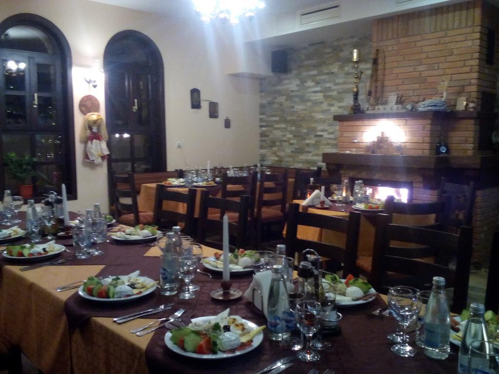 Family Hotel Chiflik Hills エクステリア 写真