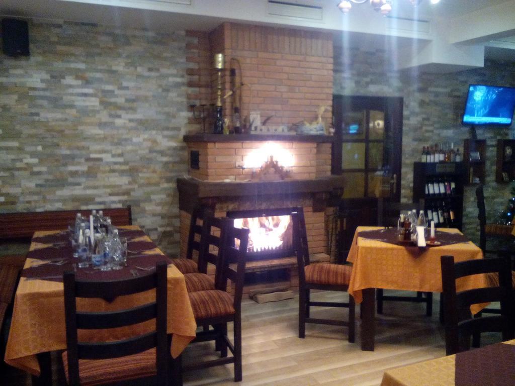Family Hotel Chiflik Hills エクステリア 写真